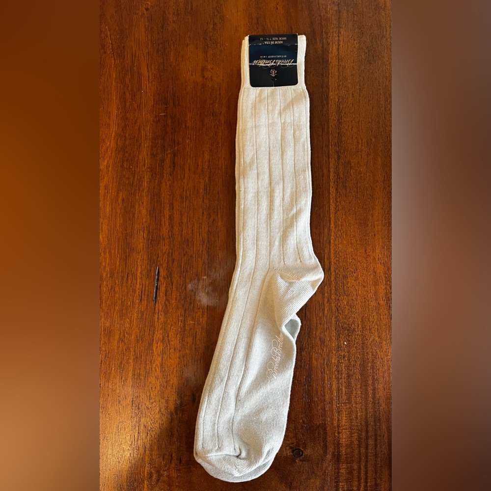 Men’s socks they fit from size 7 1/2 to 12.